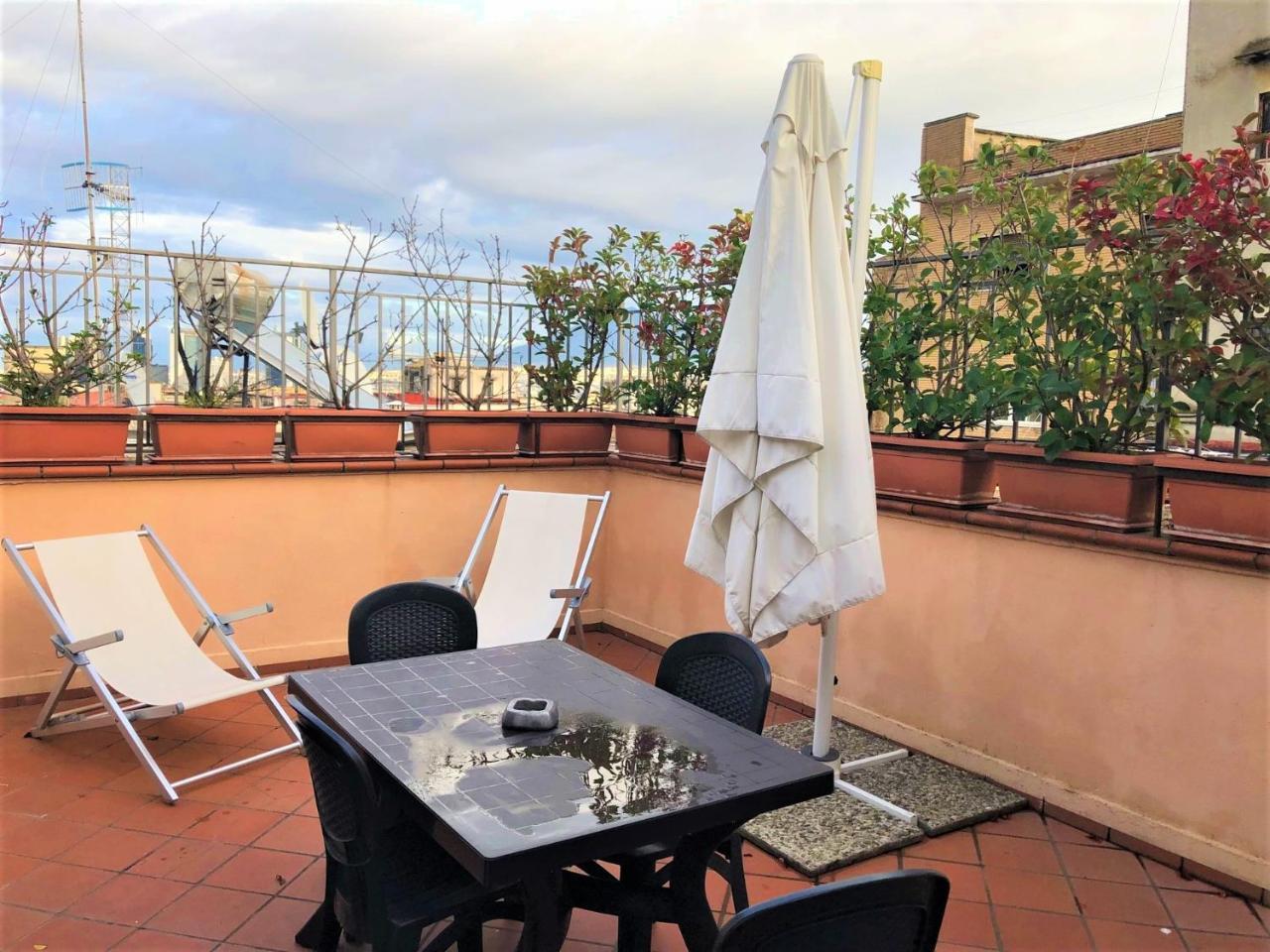 Case Vacanze " Il Duomo" Napoli Exteriör bild